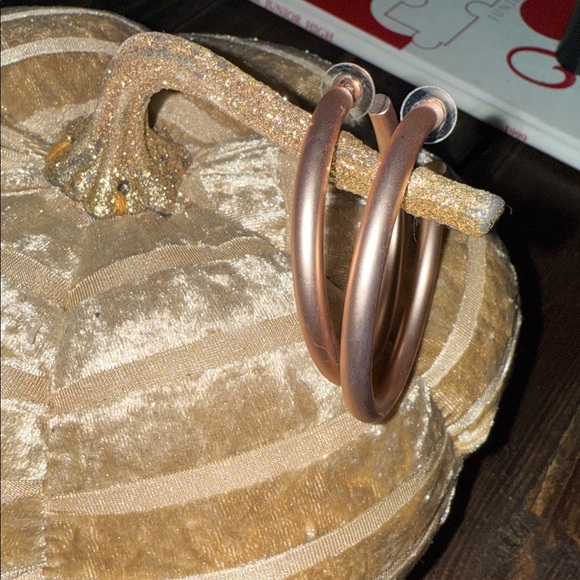 🆕🌿🤍SILVER 50mm Metal Bold Hoop Earrings - Picture 8 of 9